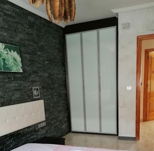 Magnificent 3 Bedroom House Close To The With Community Swimming Pool *