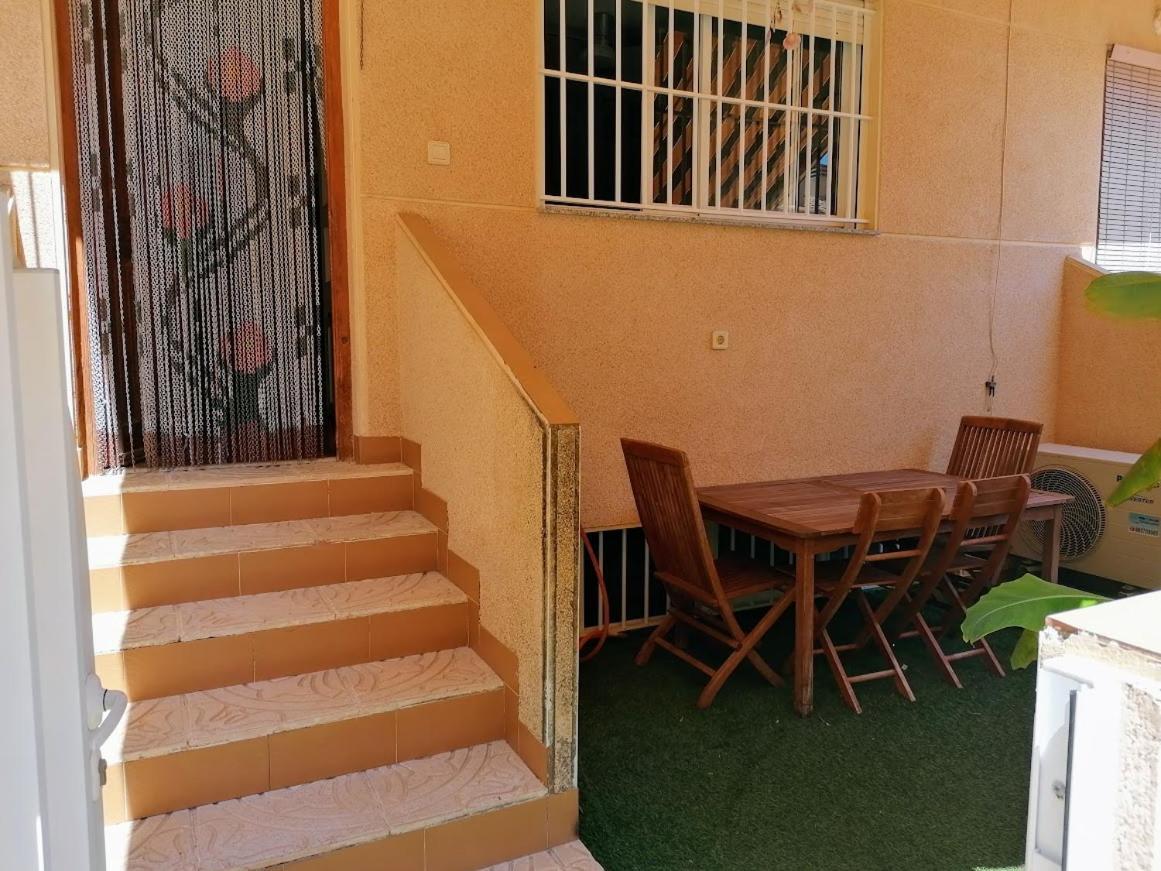 Magnificent 3 Bedroom House Close To The With Community Swimming Pool Vakantiehuis *