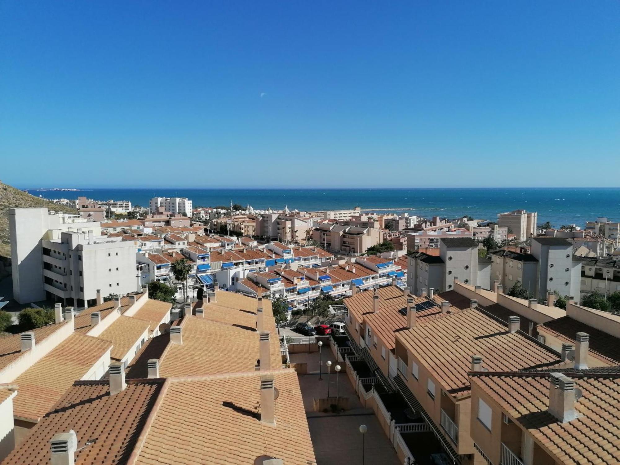 Magnificent 3 Bedroom House Close To The With Community Swimming Pool Vakantiehuis